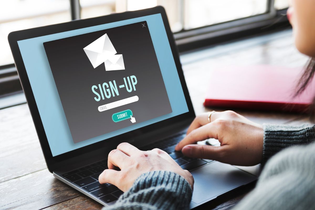 The Role of Landing Pages in B2B Customer Acquisition Strategies - CTA - trang đích